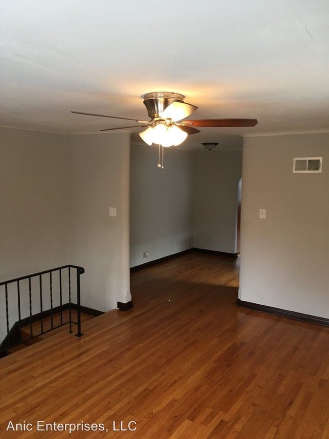 Building Photo - 1 br, 1 bath Apartment - 5112-14 Jamieson