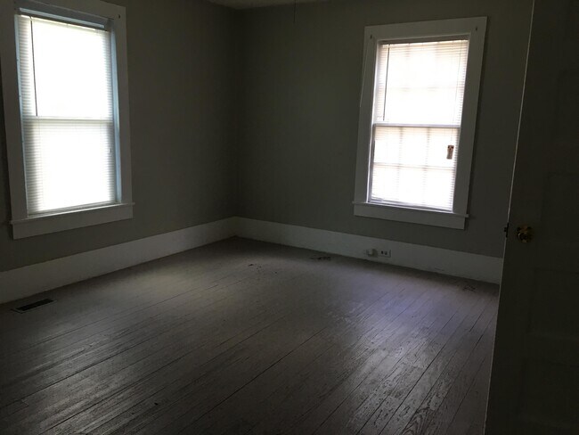 Building Photo - 169 Pelzer St
