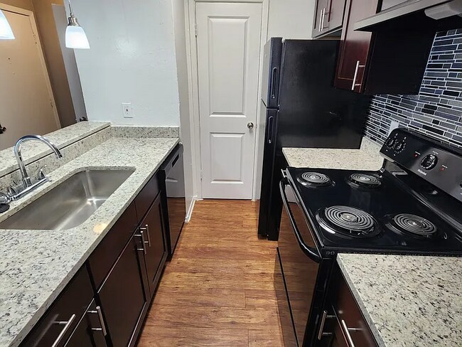 Building Photo - 13740 Montfort Dr