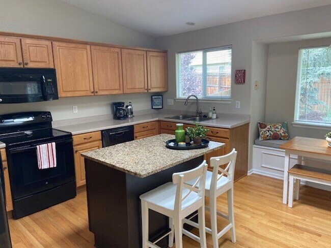 Foto del edificio - Charming 3 Bedroom and 3 Bath In Rock Creek!