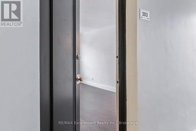 Building Photo - 110 S Forster Park Dr