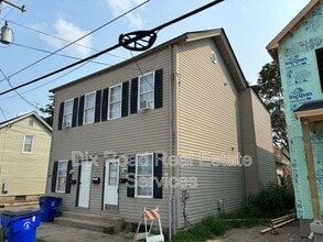 Building Photo - 829 Maple Ave