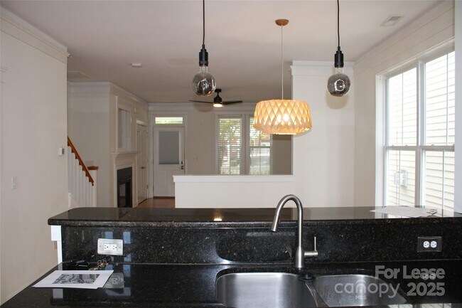 Building Photo - 541 Jetton St