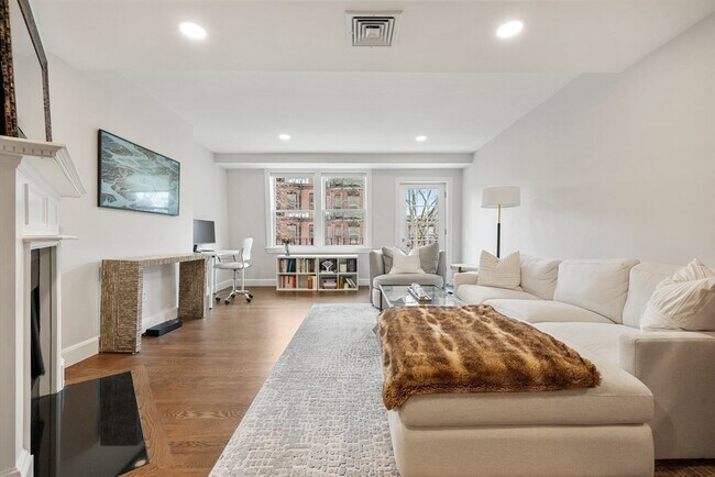 Building Photo - 403 Marlborough St