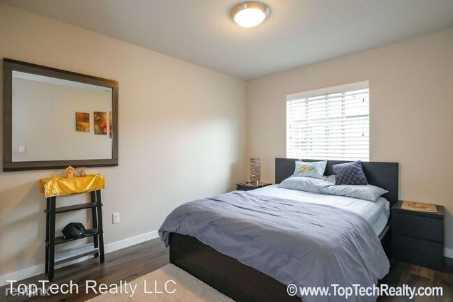 Building Photo - 3 br, 2.5 bath House - 14095 SW BURLWOOD LN