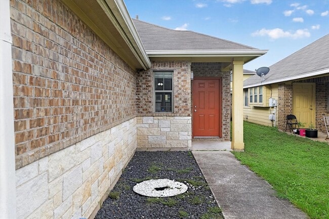 Building Photo - 15111 Parrish Ln