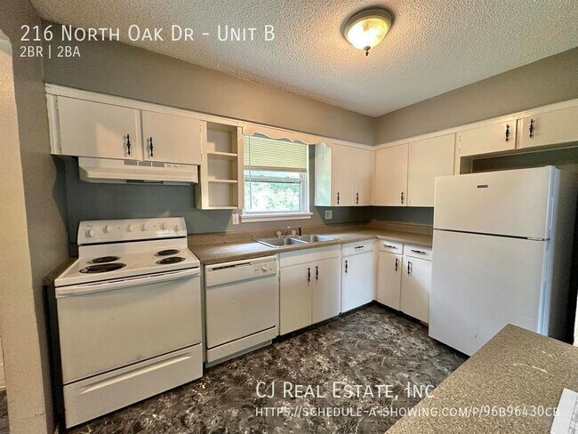 Foto del edificio - 216 N Oak Dr