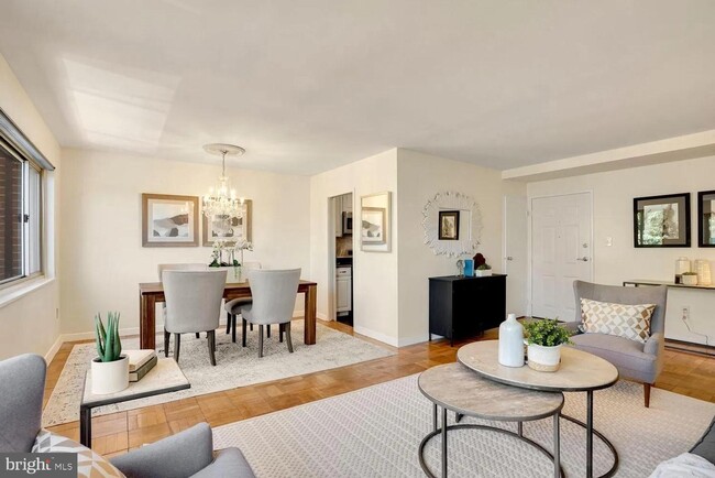 Foto del edificio - 3900 Tunlaw Rd NW