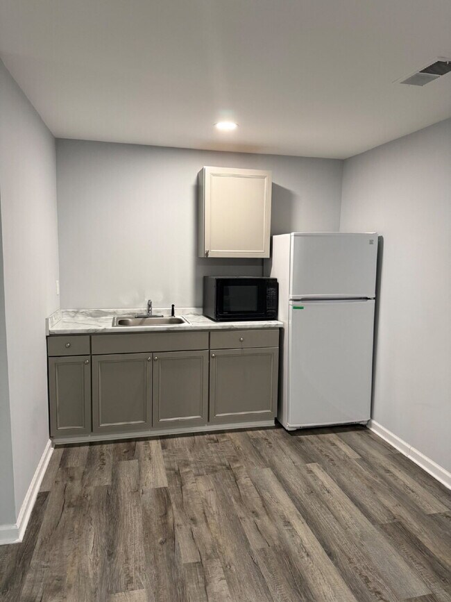 Foto del edificio - "Charming Studio Retreat in Nashville – Cozy 400 Sq Ft with Full Bath!"