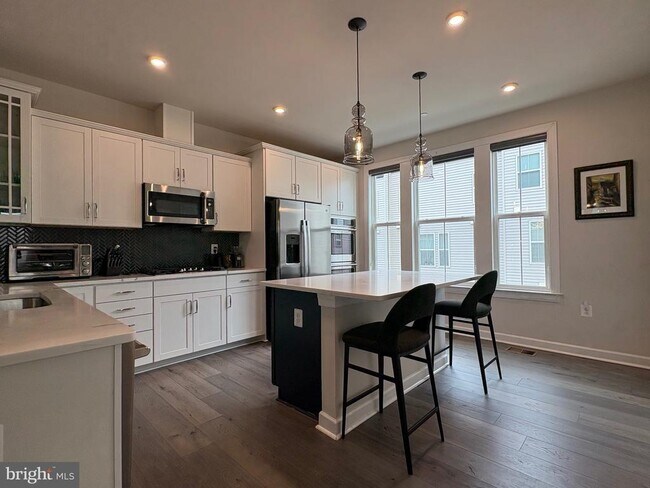 Foto del edificio - 7312 Mountaineer Dr