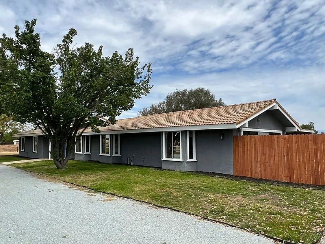 Foto principal - 10485 E Herndon Ave