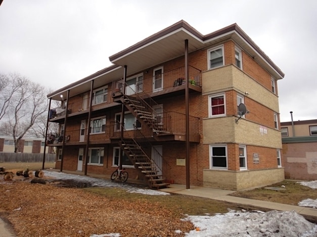 Primary Photo - 77 N Wolf Rd