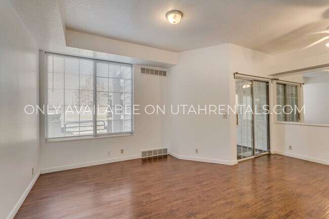Building Photo - 5446 S Lighthouse Rd