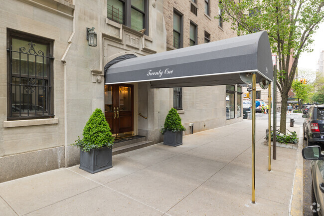 Building Photo - 21 E 90th St