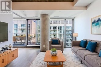 Building Photo - 111 Bathurst St