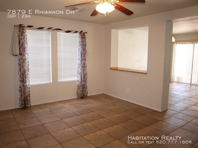 Foto del edificio - 3 Bedroom Home in Pantano Heights w/ Pool