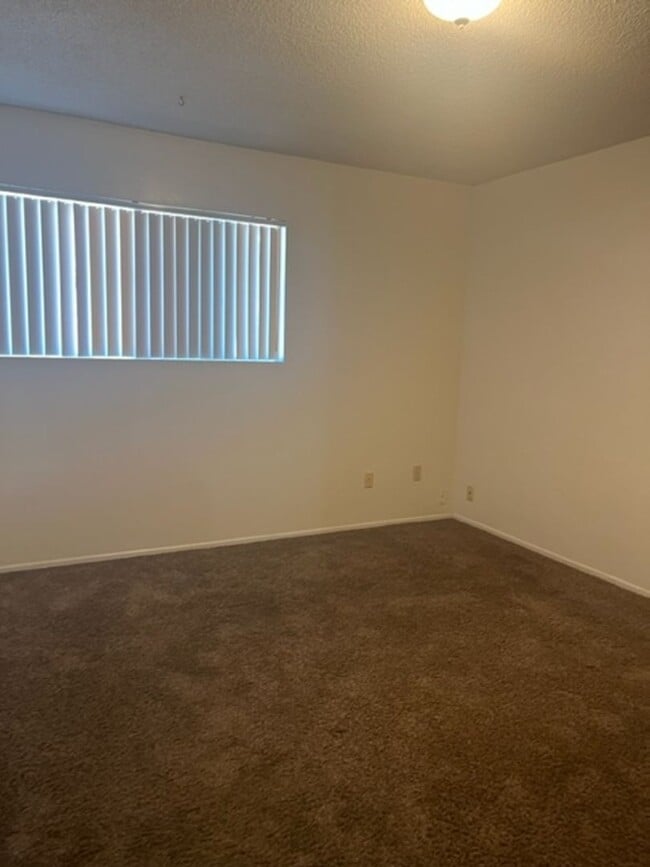 Building Photo - 2200 Courtleigh Dr