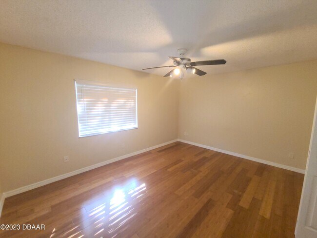 Foto del edificio - 2044 Oak Meadow Cir