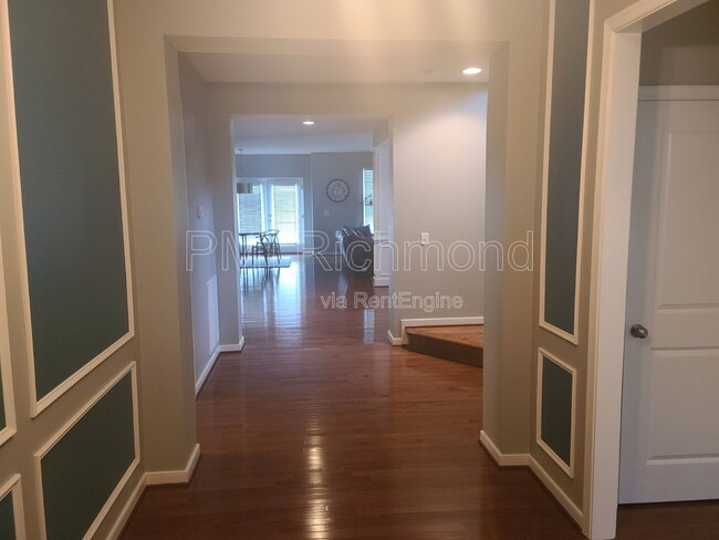 Building Photo - 7183 Yare St