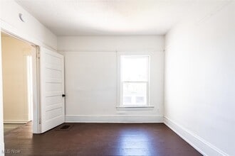 Building Photo - 3300 W 98th St