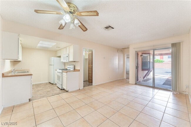 Foto del edificio - 457 N Lamb Blvd