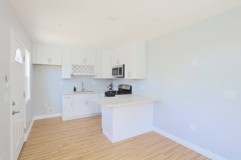 Primary Photo - 13426 Benfield Ave