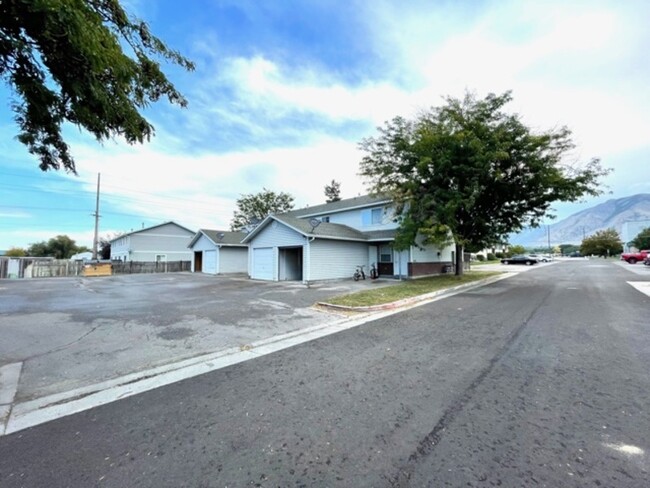 Building Photo - 1765 N 200 E