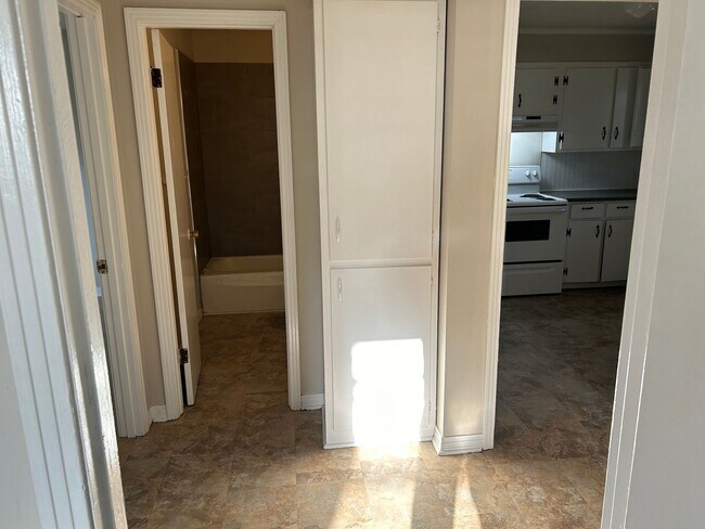 Foto del edificio - Rollins St 106/108 (duplex)