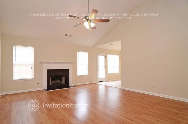 Foto del edificio - 8040 Highland Pkwy