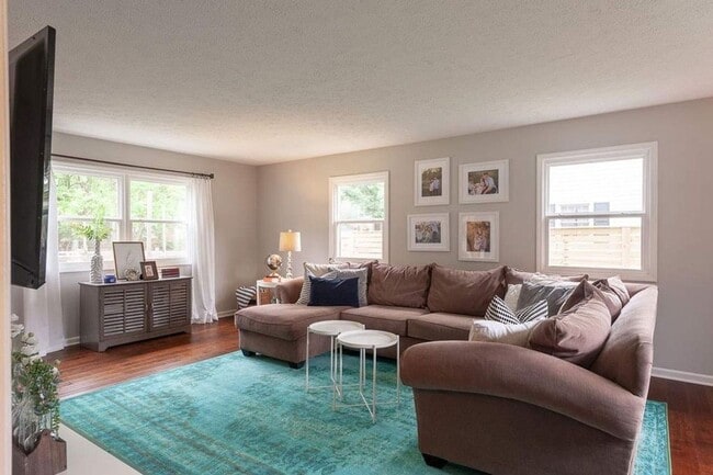 Foto del edificio - Well-Appointed East-Side Home with Exceptional Living Space in Sycamore Knolls