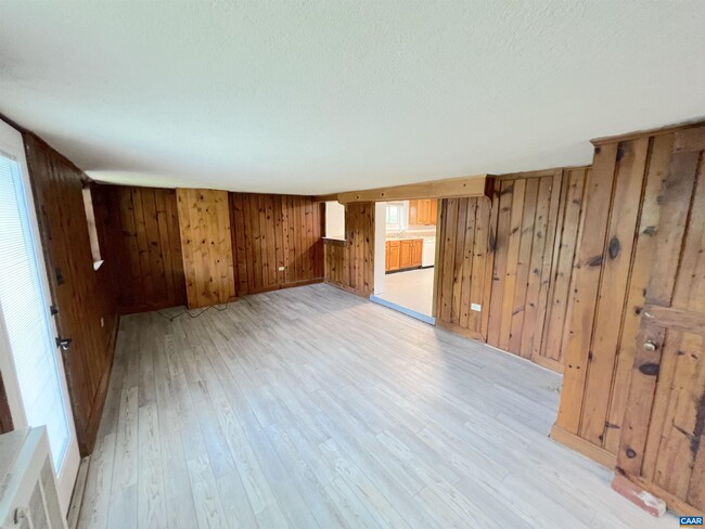 Building Photo - 105 Shamrock Rd