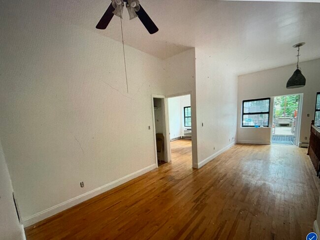 Dining area - 224 Withers St