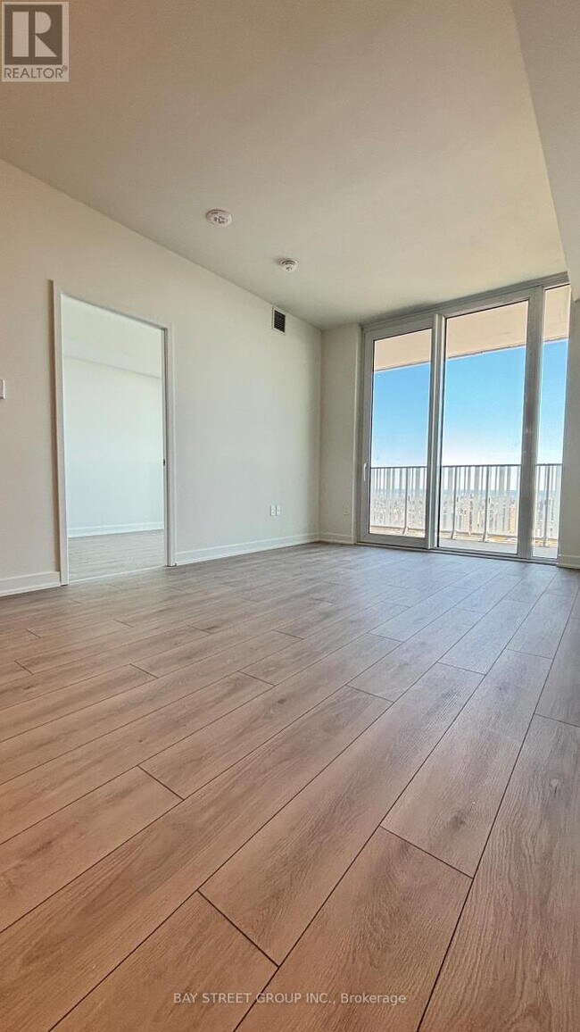 Photo du bâtiment - 1 Fairview Rd E