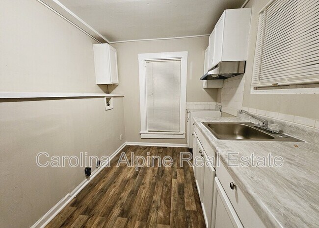 Building Photo - 930 Cantwell St
