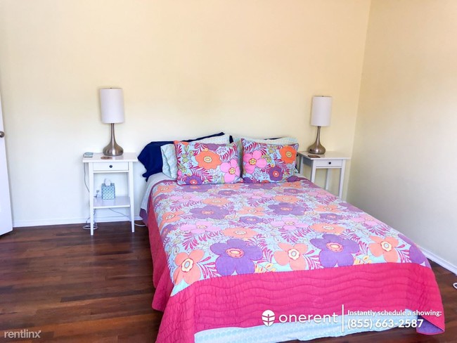Building Photo - 1 br, 1 bath Duplex - 1261 Oak Avenue