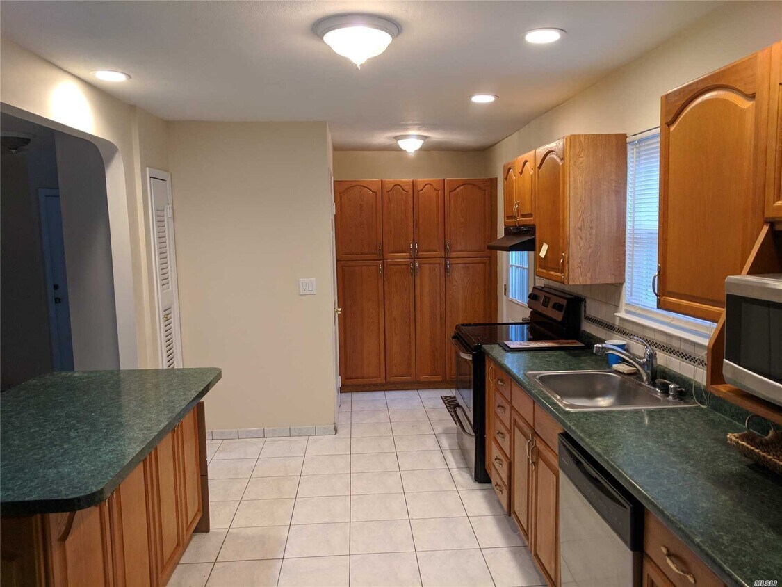 Primary Photo - 136 Nichols Rd