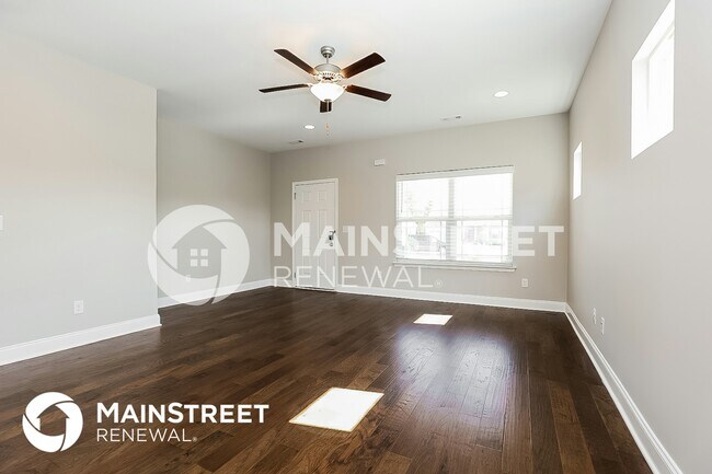 Building Photo - 608 Oakvale Ln