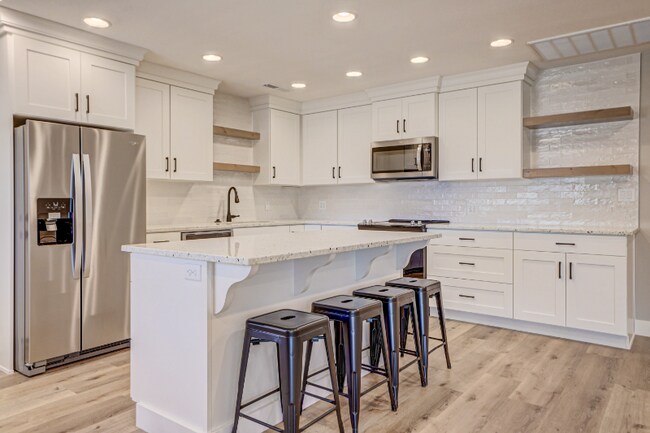 Foto del edificio - 351 S 400 E