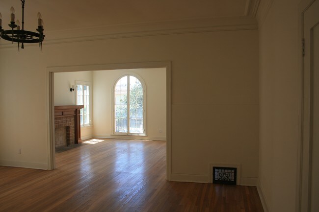Building Photo - 232 S Berendo St