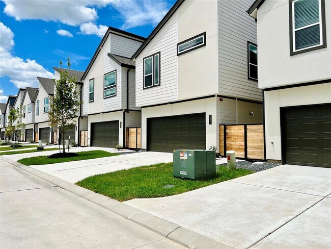 Building Photo - 406 S Centro Cir