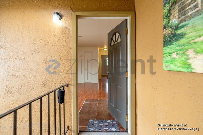 Building Photo - Unit D