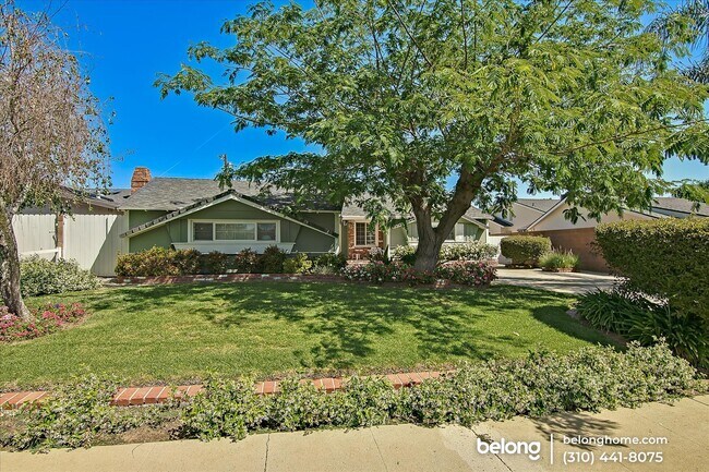 Building Photo - 16829 Hiawatha St