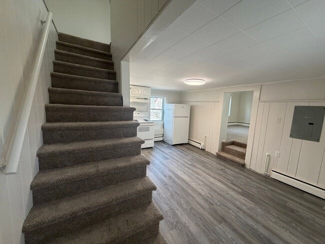 Building Photo - 88 N State St