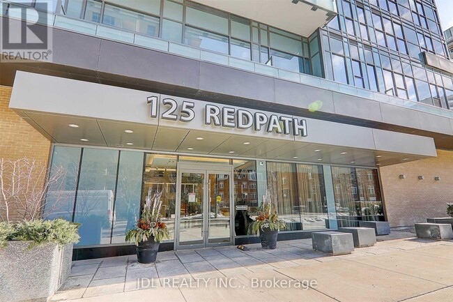 Photo du bâtiment - 125-2125 Redpath Ave