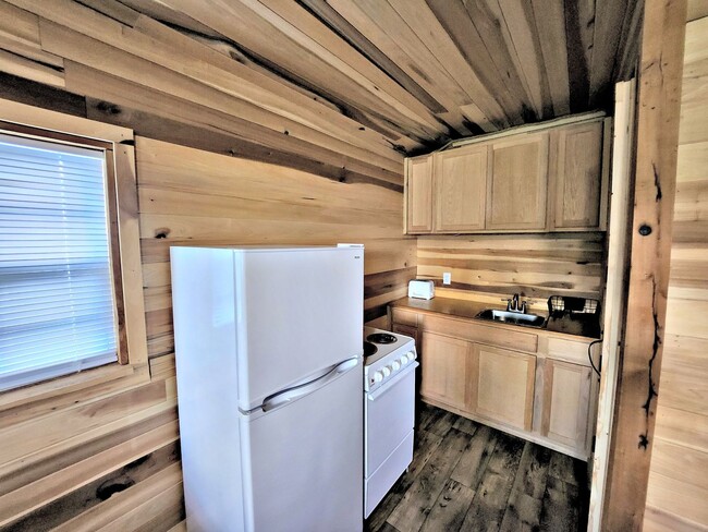 Building Photo - Tiny house for rent Hartselle