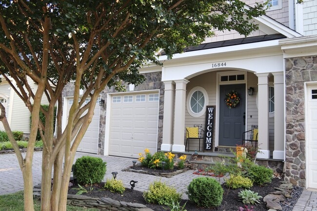 Building Photo - 16844 Panorama Dr