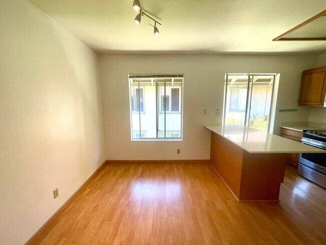Foto del edificio - 1 Bedroom Condo Near Downtown WC
