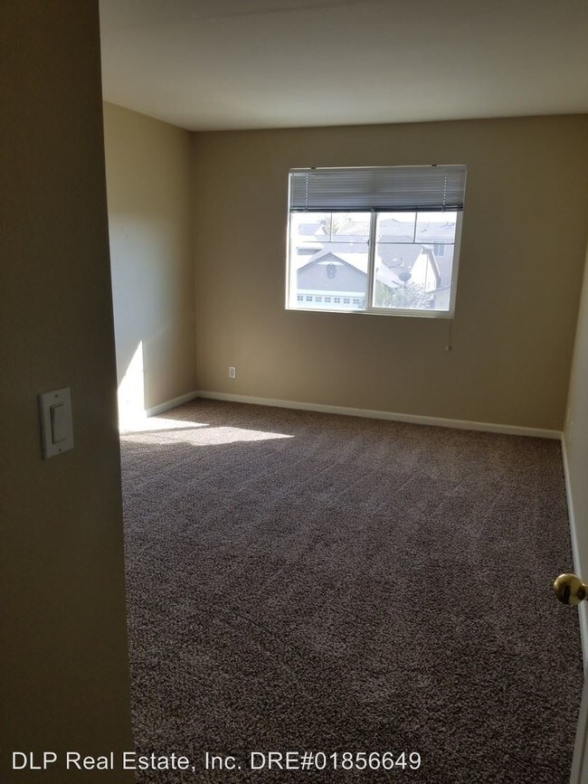 Building Photo - 5 br, 2.5 bath House - 2356 N Rock Creek Dr