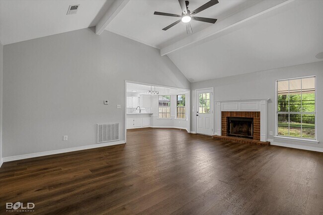 Foto del edificio - 6022 Summerville Ln