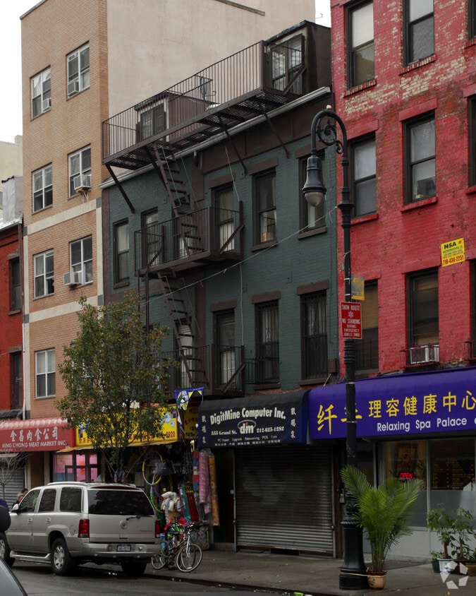 Building Photo - 333-335 Grand St